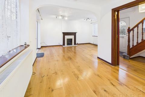 3 bedroom terraced house to rent, Woodfield Road, Crawley RH10