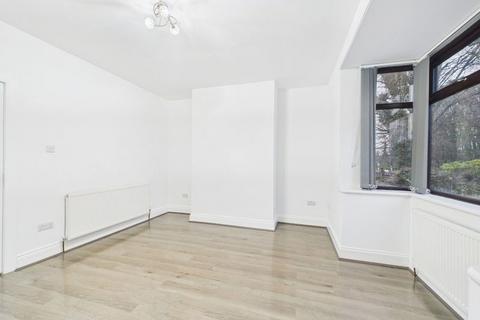 3 bedroom semi-detached house to rent, Manchester Road, Heywood