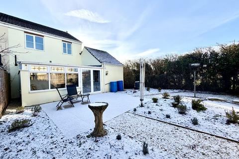 3 bedroom semi-detached house for sale, Springfield Drive, Calne SN11