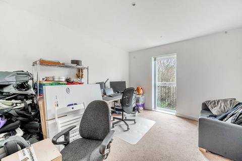 2 bedroom flat to rent, Howard Road, Stanmore, HA7
