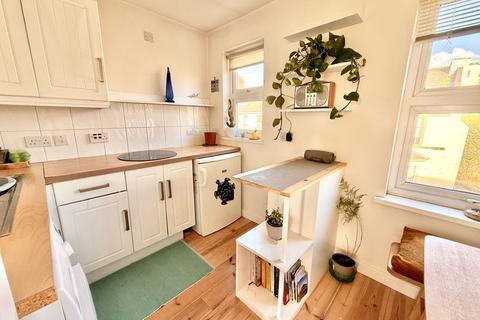 1 bedroom apartment for sale, Pier Street, Plymouth Top floor Apartment located close to the Iconic Plymouth Hoe also Chain Free