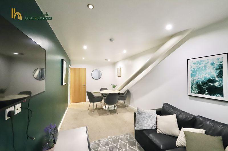Lounge/Dining Area