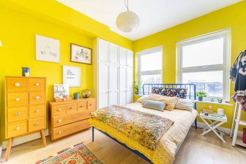 2 bedroom flat for sale, Connaught Road, Harlesden, London, NW10