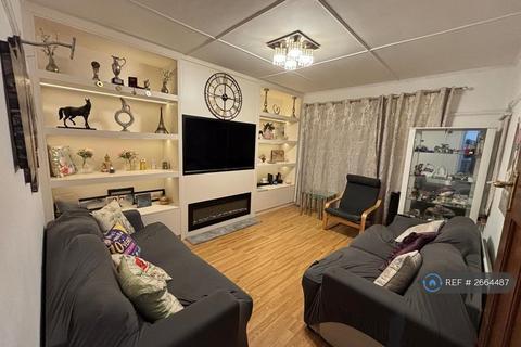 3 bedroom semi-detached house to rent, King Harolds Way, London, DA7