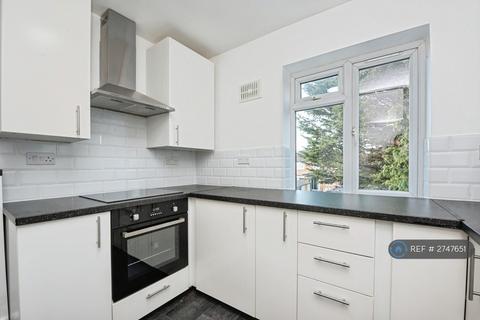 2 bedroom flat to rent, Western Avenue, Perivale, Greenford, UB6