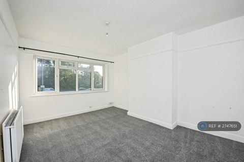 2 bedroom flat to rent, Western Avenue, Perivale, Greenford, UB6