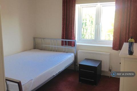 2 bedroom flat to rent, Links Road, London, SW17