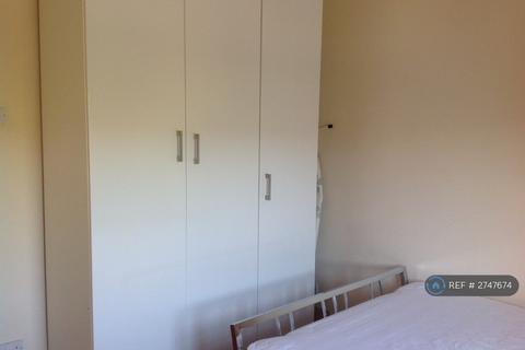2 bedroom flat to rent, Links Road, London, SW17