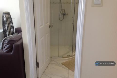 2 bedroom flat to rent, Links Road, London, SW17