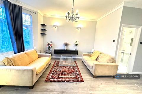 2 bedroom flat to rent, Links Road, London, SW17