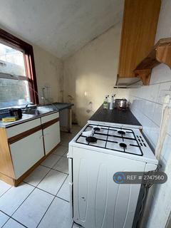 Studio to rent, High Road Leytonstone, London, E11
