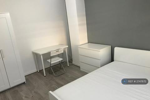 3 bedroom end of terrace house to rent, Langworthy Road, Salford, M6