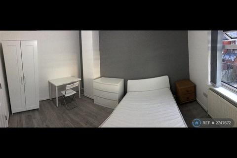 3 bedroom end of terrace house to rent, Langworthy Road, Salford, M6
