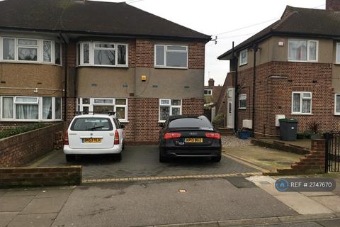 2 bedroom maisonette to rent, Fullwell Avenue, Ilford, IG6
