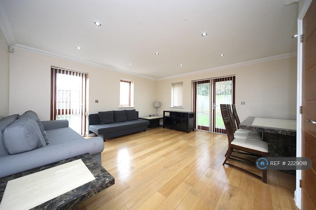 Lounge/Dining