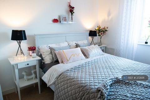 2 bedroom flat to rent, Walton Road, London, E12