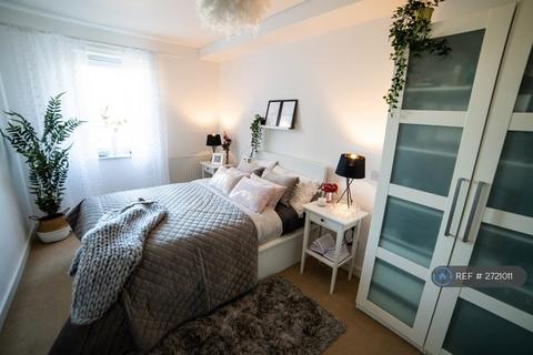2 bedroom flat to rent, Walton Road, London, E12