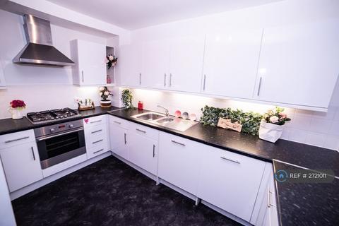 2 bedroom flat to rent, Walton Road, London, E12