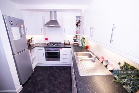 2 bedroom flat to rent, Walton Road, London, E12