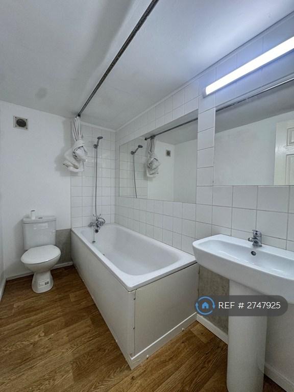 Studio 5 Ensuite