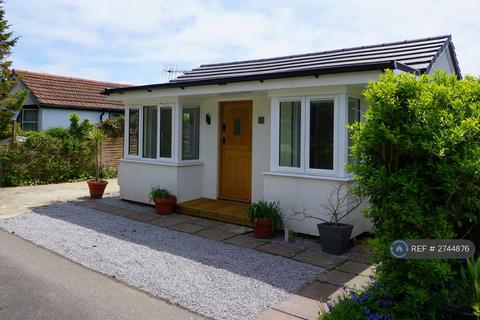 2 bedroom bungalow to rent, The Poplars, Ferring, Worthing, BN12