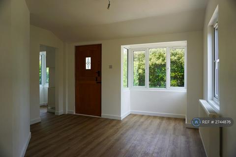 2 bedroom bungalow to rent, The Poplars, Ferring, Worthing, BN12