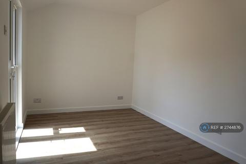 2 bedroom bungalow to rent, The Poplars, Ferring, Worthing, BN12