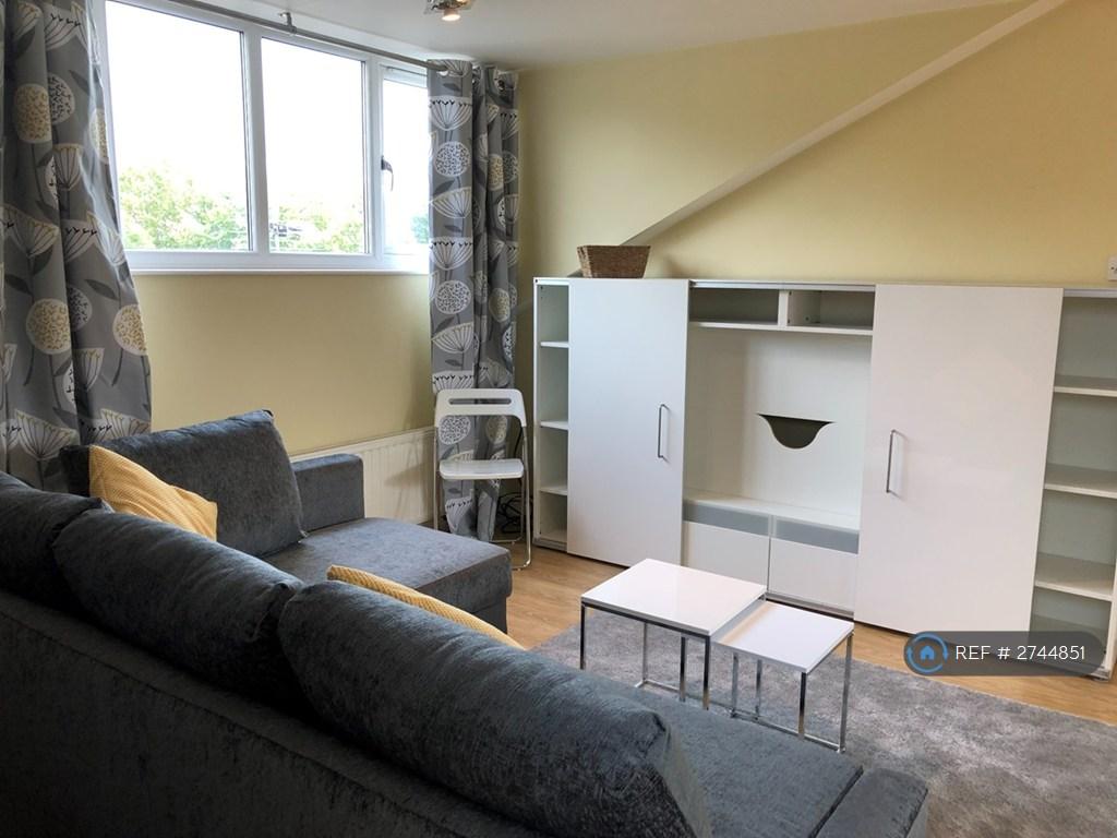 Lounge With Storage