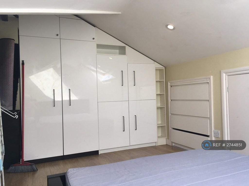 Fitted Wardrobe/Cupboards + Chest Of Drawers