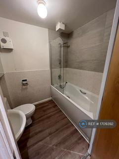 2 bedroom flat to rent, Derwent Road, London, W5