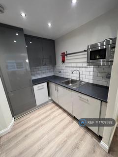 2 bedroom flat to rent, Derwent Road, London, W5