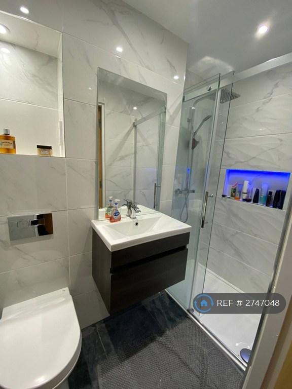 En Suite Shower Room (Off Dbl Bedroom)