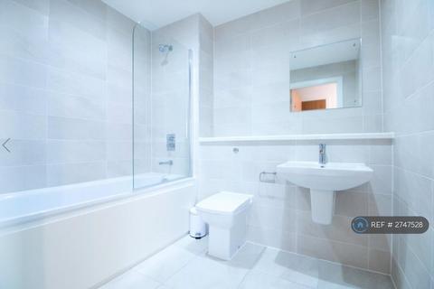 2 bedroom flat to rent, Michigan Point Tower B, Salford, M50