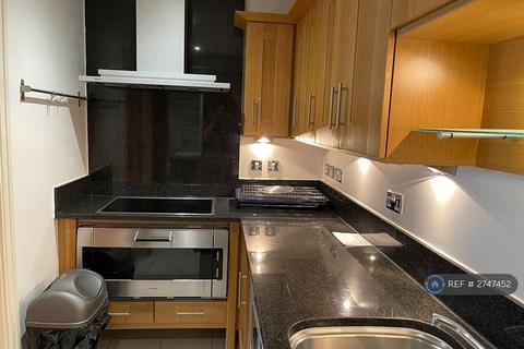 2 bedroom flat to rent, Harbour Reach, London, SW6