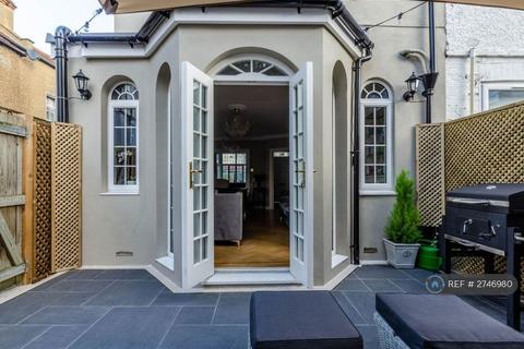 4 bedroom semi-detached house to rent, Priory Gardens, London, SW13