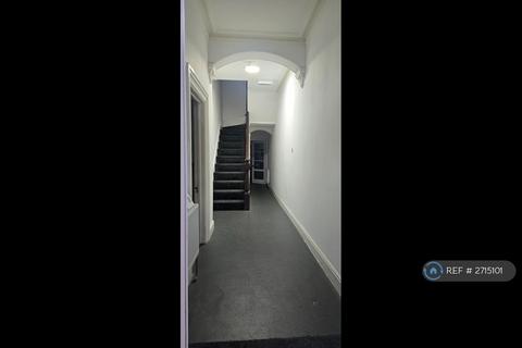 5 bedroom detached house to rent, Lichfield Road, Walsall, WS4