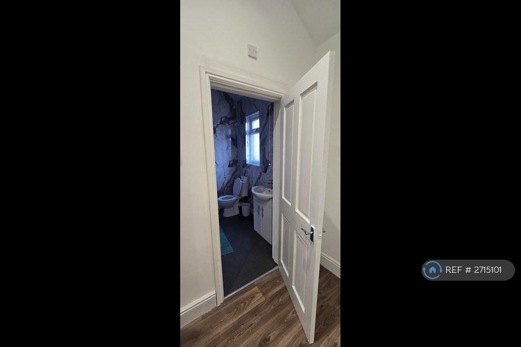 Bedroom 1 Ensuite