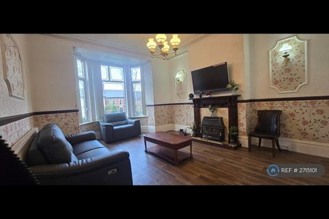 5 bedroom detached house to rent, Lichfield Road, Walsall, WS4