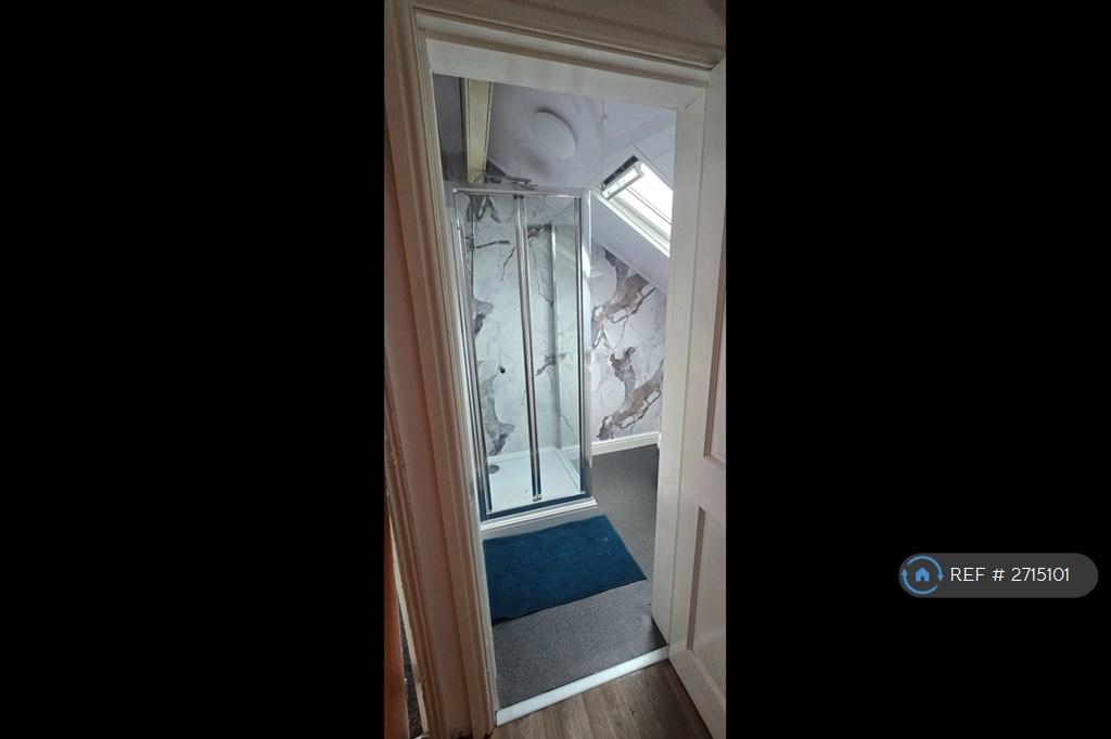 Bedroom 5 Ensuite