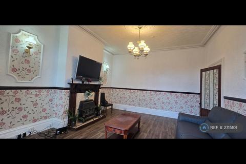 5 bedroom detached house to rent, Lichfield Road, Walsall, WS4