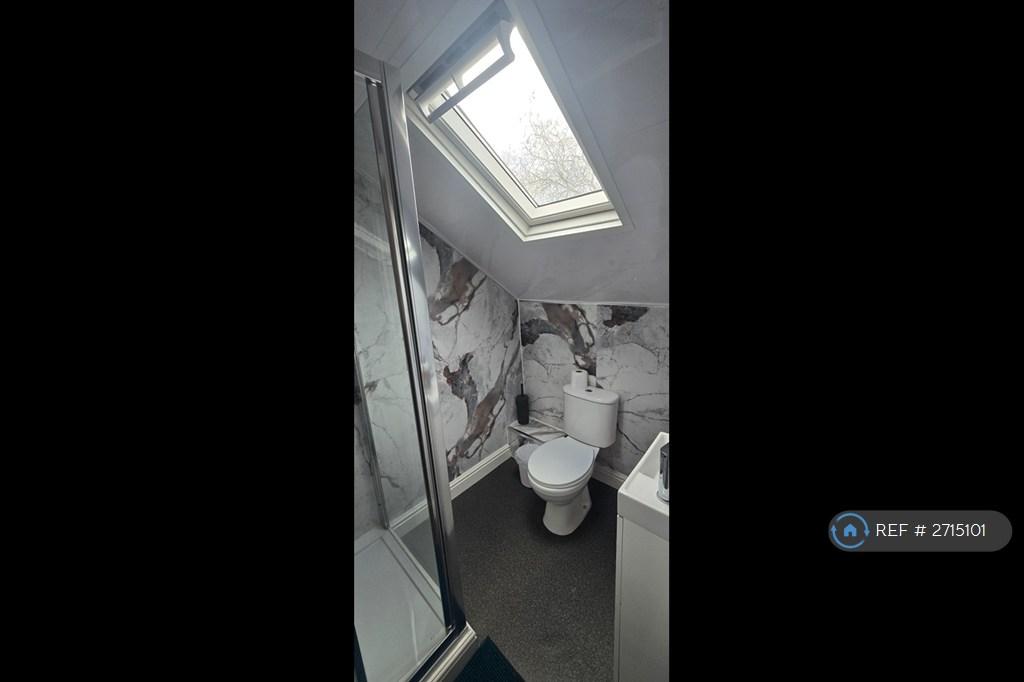 Bedroom 5 Ensuite