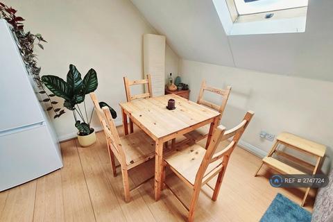 1 bedroom flat to rent, Laitwood Road, London, SW12