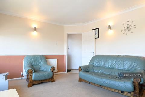 3 bedroom semi-detached house to rent, Wheatfield Way, Brighton, BN2