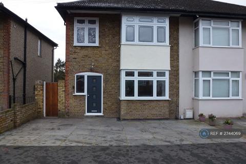 3 bedroom semi-detached house to rent, Church Road, Harold Wood, Romford, RM3