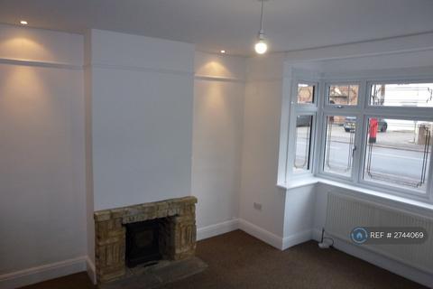 3 bedroom semi-detached house to rent, Church Road, Harold Wood, Romford, RM3