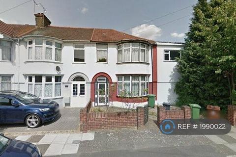 4 bedroom semi-detached house to rent, Barking, Barking, IG11