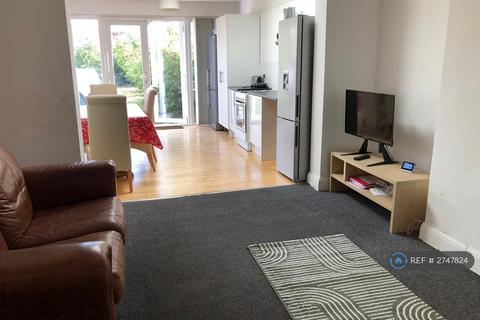 1 bedroom in a house share to rent, Newquay Road, London, SE6