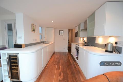 2 bedroom flat to rent, Fenwick Road, London, SE15