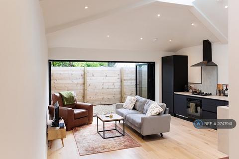 1 bedroom detached house to rent, Homewood Road, Langton Green, TN3