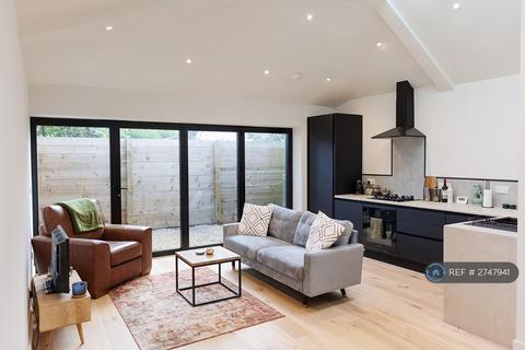 1 bedroom detached house to rent, Homewood Road, Langton Green, TN3